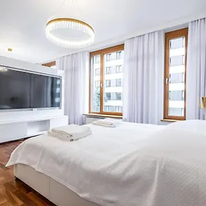 Luxury Princessa & Garage & Cable Tv Channels , Warszawa Polska